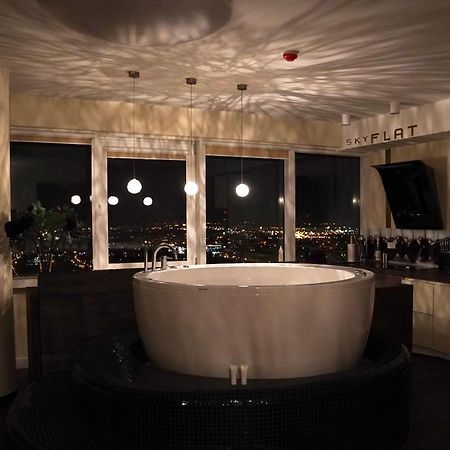 Appartamento Sky Flat Jacuzzi 27 Floor Klaipėda Esterno foto