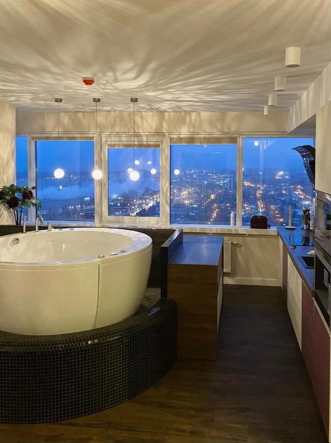 Appartamento Sky Flat Jacuzzi 27 Floor Klaipėda Esterno foto