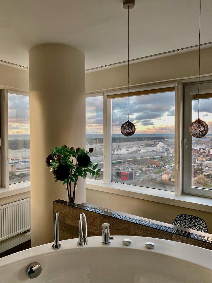 Appartamento Sky Flat Jacuzzi 27 Floor Klaipėda Esterno foto