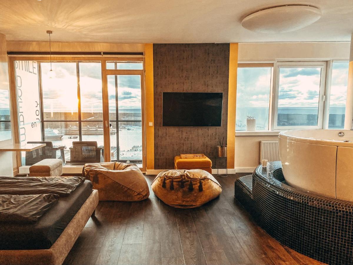 Appartamento Sky Flat Jacuzzi 27 Floor Klaipėda Esterno foto