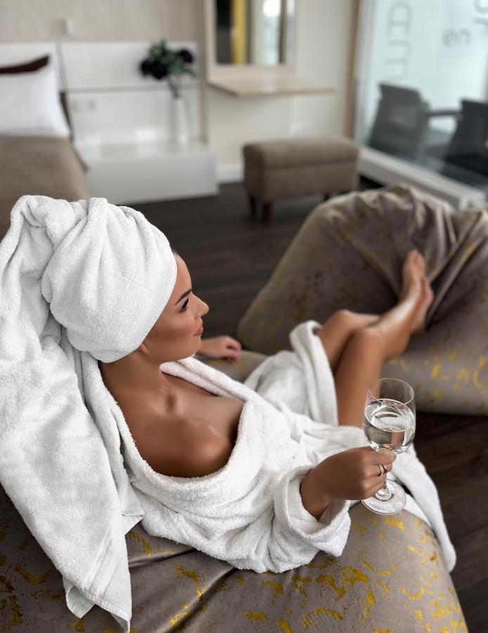 Appartamento Sky Flat Jacuzzi 27 Floor Klaipėda Esterno foto