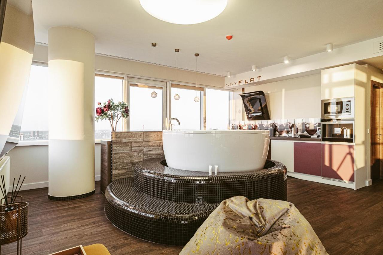 Appartamento Sky Flat Jacuzzi 27 Floor Klaipėda Esterno foto