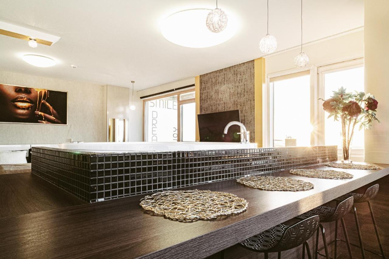 Appartamento Sky Flat Jacuzzi 27 Floor Klaipėda Esterno foto